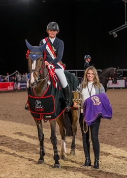 Lucy Townley & British Bred mare Billy Nikon wins Equitop GLME Senior Foxhunter Championship